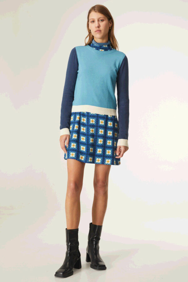 Model wears multicolour blue knitted jumper